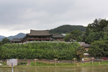 [걷고 싶은 길] 밀양강 푸른 물길 따라 걷는, 500년 된 금시당길