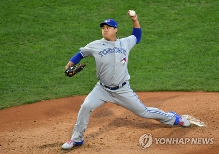 류현진 5회 집중타에 2실점…1-2에서 강판해 시즌 2패 위기