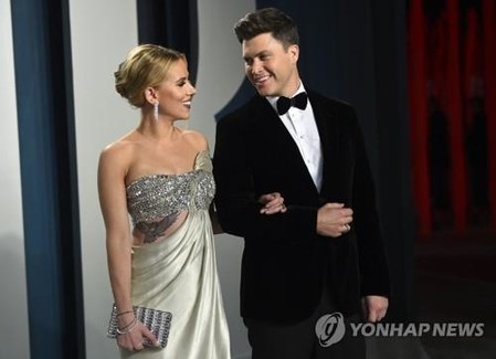 할리우드 스타 스칼릿 조핸슨, SNL 코미디언 조스트와 결혼