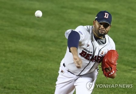 Nearly flawless, Bears' Alcantara earns 20th win in KBO season finale