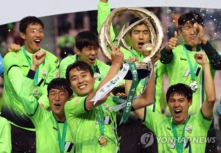 (LEAD) Jeonbuk show championship mettle in taking record-breaking K League title