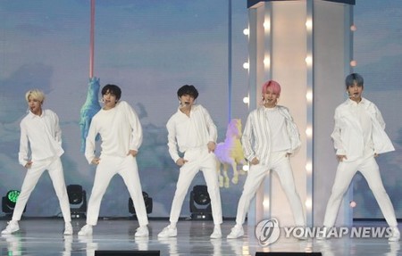 투모로우바이투게더, 오리콘 일간·주간 앨범차트 동시 석권