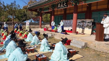 옥천군, 청산향교 문화재활용 사업 '전통 성년례 체험행사' 개최