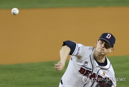 (LEAD) American right-hander overpowering in KBO postseason debut