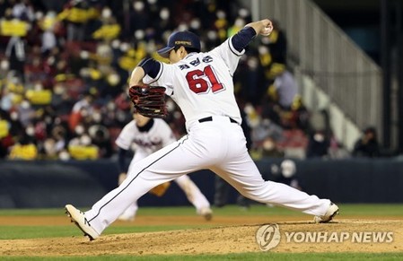 정규시즌엔 선발, PS선 불펜으로 팀 구한 두산 최원준