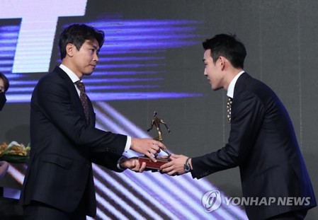 영플레이어상 거머쥔 송민규 "가장 신경 쓴 경쟁자는 엄원상"