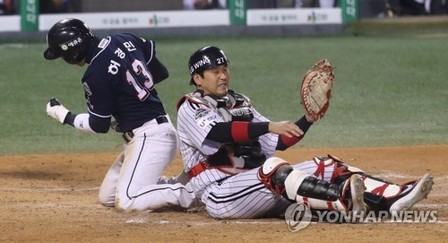 두산 허경민의 '황금 발야구'…실책 실수 지웠다