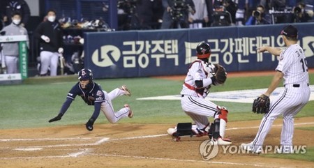 Shoddy defense proves costly for Twins in KBO postseason elimination