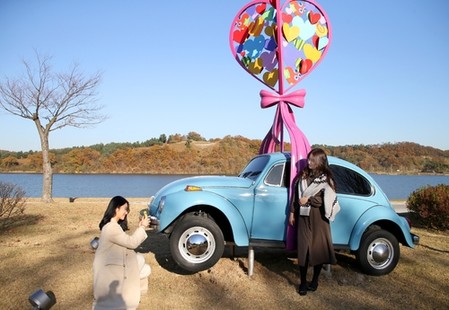 [픽! 충주] 중앙탑공원 포토존서 추억 '찰칵'