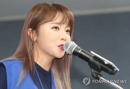 홍진영, 논문표절 의혹에 "석·박사 학위 반납하겠다"