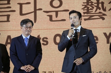 제10회 아름다운예술인상 배우 이병헌·윤정희 등 수상