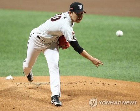 (LEAD) Teen rookie for Wiz fires gem in KBO postseason debut