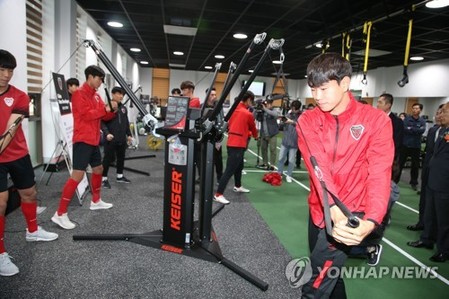 '부상자↓ 뛴거리↑'…포항 막판 상승세 비결은 '퍼포먼스센터'