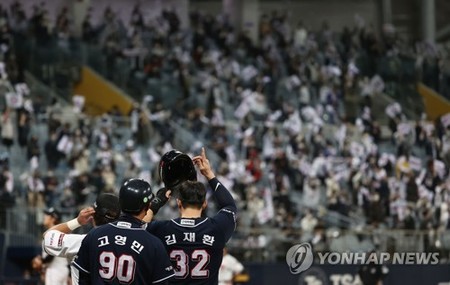 김재환, 3안타 3타점 폭발…2연승 두산, 한국시리즈 진출 눈앞(종합2보)