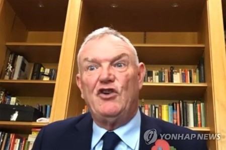 잉글랜드축구협회장, 성·인종차별 발언했다가 자진사퇴