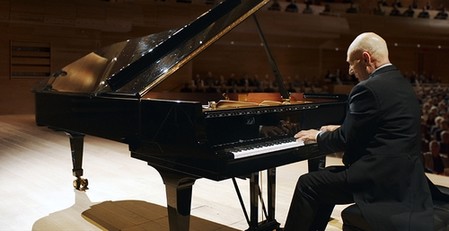 스크린 속 클래식의 향연…영화 '피아니스트의 마지막 인터뷰'