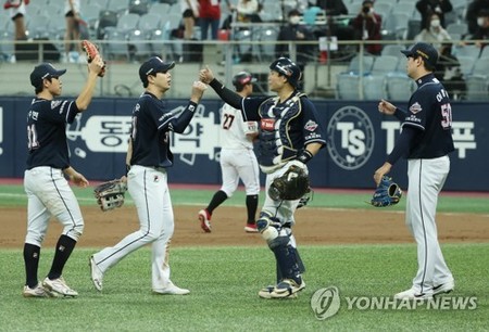 '트로트 신동' 홍잠언, 프로야구 플레이오프 3차전 시구