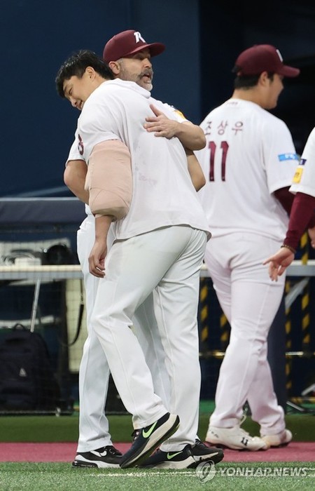 키움, 나이트 코치와 결별…이택근·신재영 등 8명 방출(종합)