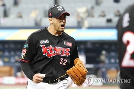 (LEAD) KT Wiz right-hander redeems self, saves KBO club's season with gem