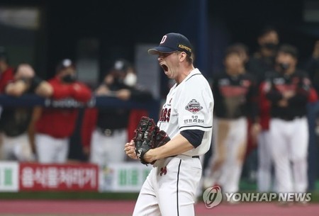 (LEAD) Bears claim battle of bullpens to win KBO postseason war over Wiz
