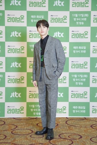 '라이브온' 황민현 "그동안 꿈꿔왔던 역할 맡아 대만족"