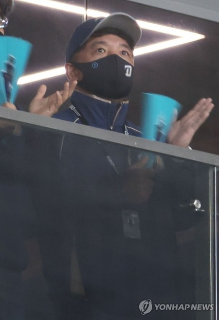 김택진 구단주·김경문 대표팀 감독, 한국시리즈 관람