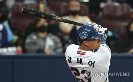 KBO's most feared No. 8 hitter goes deep in Korean Series debut