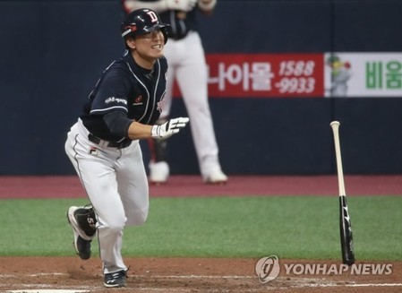 Veteran shortstop does damage with bat, glove in Korean Series win