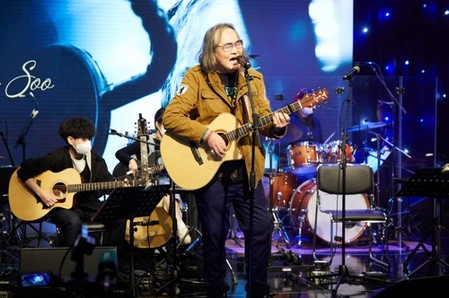 일흔둘 한대수의 라이브…"고통이 음악을 만들게 하더라"