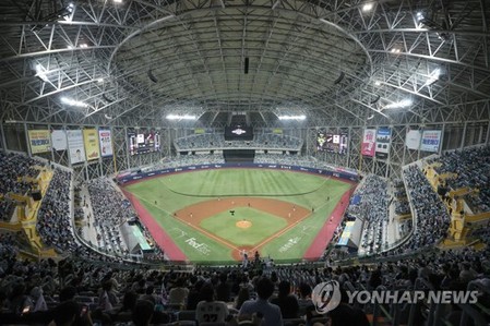 '하트세이버' 최화락 소방관, KS 4차전 시구…애국가 선우정아