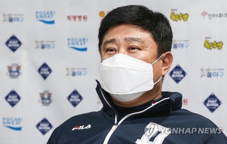 김태형 두산 감독 "4차전 선발 김민규…페르난데스 5번 타자"