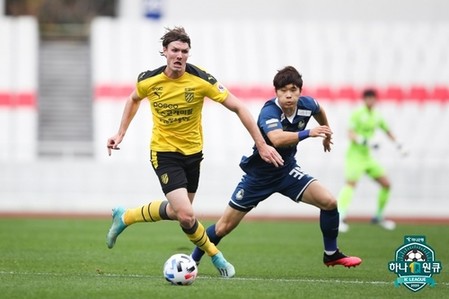 VAR에 눈물 흘린 전남…3골 취소로 날아간 준PO 티켓