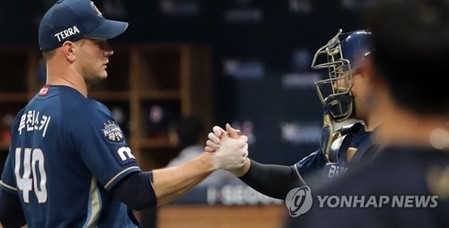 두산 KS서 3년 만에 영패…NC 4차전까지 투타 모두 우위