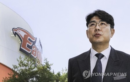 정민철 한화 단장, 미국으로 출국…"외국인 감독 면접"