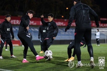 One additional nat'l football team staffer tests positive for COVID-19