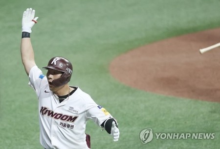 Kiwoom Heroes ask KBO to post All-Star shortstop Kim Ha-seong