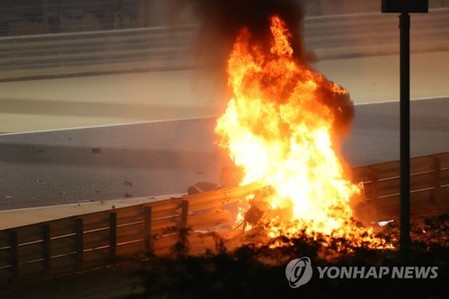 F1 해밀턴 바레인GP 우승…그로장은 시속 220㎞ 충돌 '구사일생'
