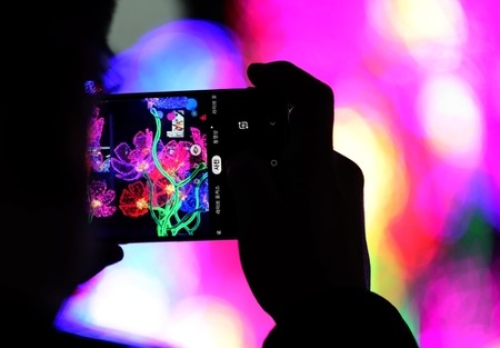 [픽! 창원] 다시 '반짝반짝' 경기 회복하길…빛 거리 연출