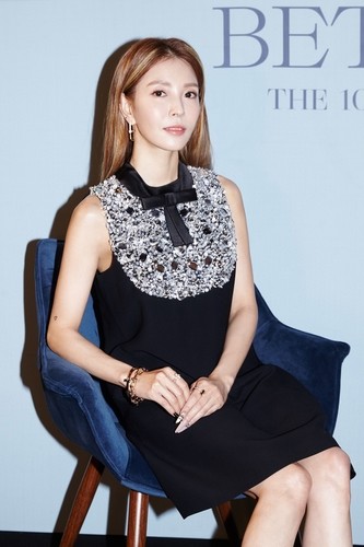 보아 "데뷔 20주년, 꿋꿋하게 살아남은 저에게 고맙죠"