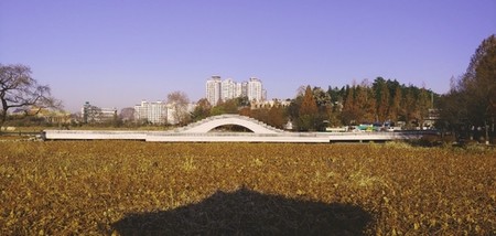 전주 덕진공원 연화교 40년 만에 석교로 재가설
