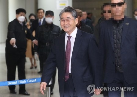 '실형 받고 불구속' 지만원 또 "5·18에 북한군 개입" 도서 출판