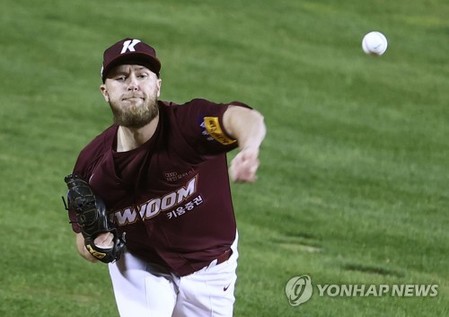 KBO's ERA champion returning for 3rd season with Heroes