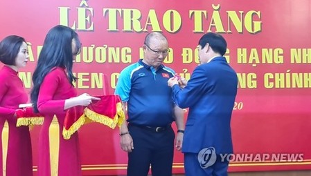 박항서 감독 이용한 '가짜뉴스' 확산…매니지먼트사 "삭제 요청"