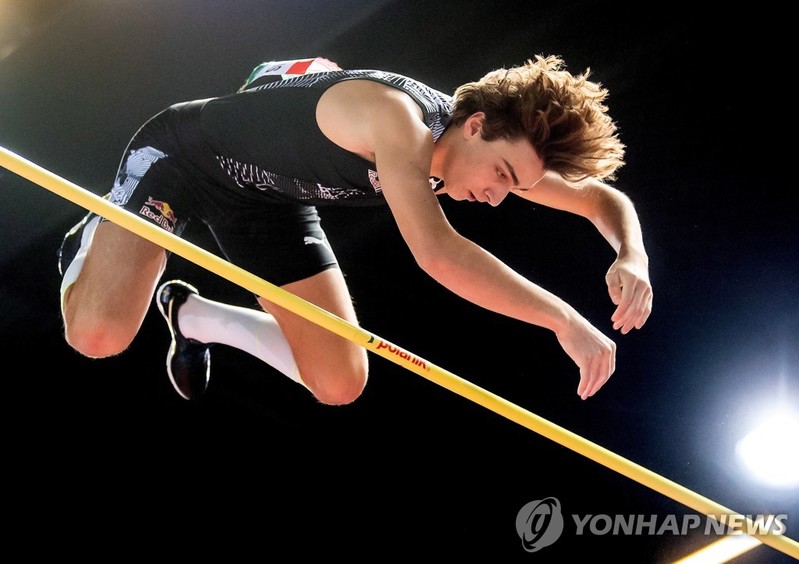 '인간새' 넘은 뒤플랑티스, 2020년 올해의 육상선수 선정