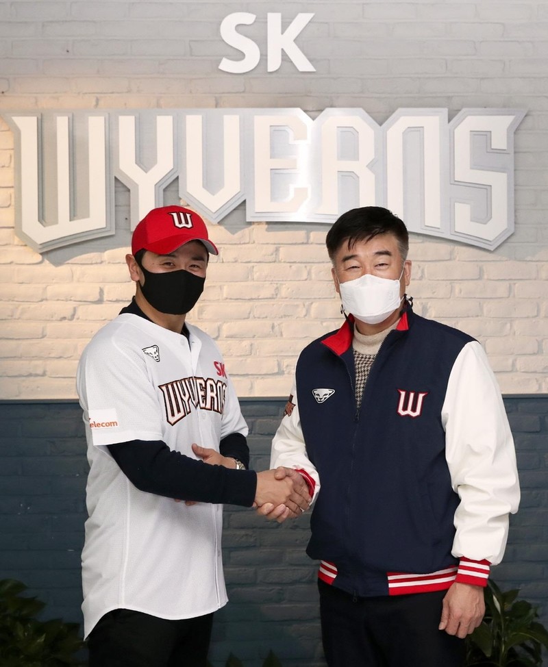 '대어급 FA' 최주환, SK와 4년 최대 42억원에 계약…두산과 작별(종합)