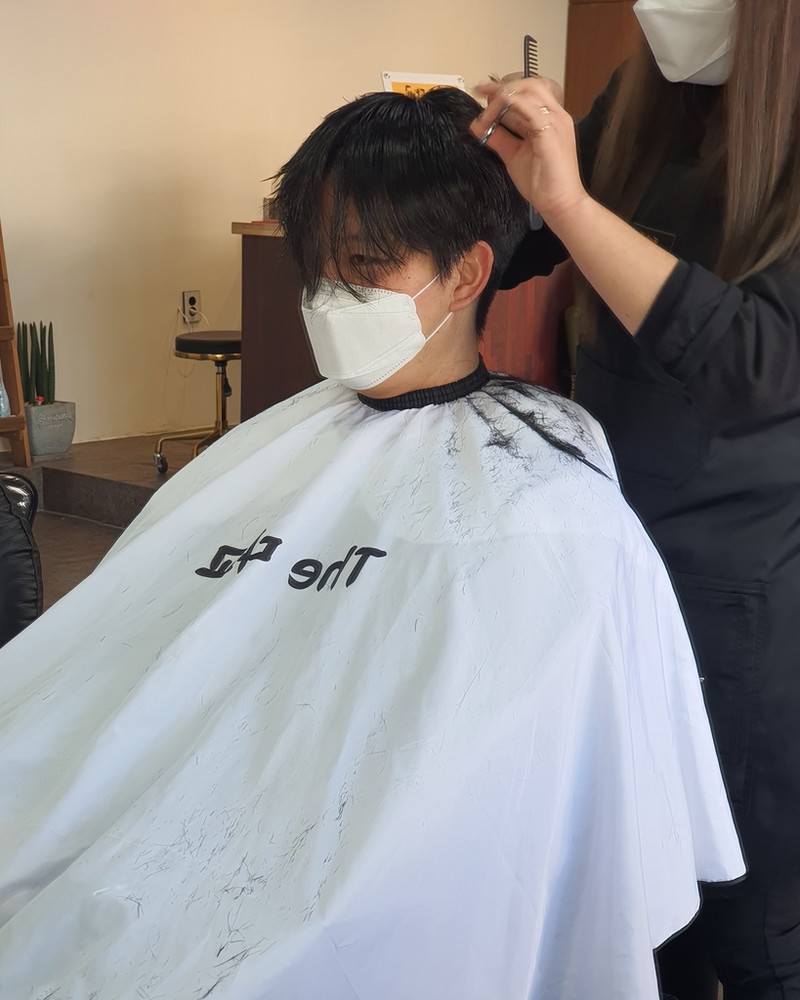 프로야구 롯데 마무리 김원중, 소아암 환우 위해 모발 기부