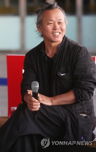 "김기덕 감독, 발트3국 라트비아 병원서 코로나19로 사망"