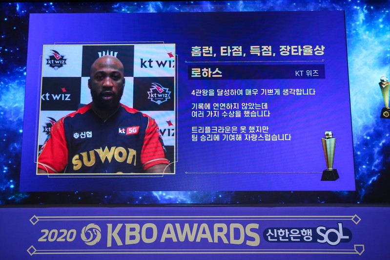 2년 550만달러에 일본 이적 로하스 "kt 2위 확정 때 눈물 흘려"