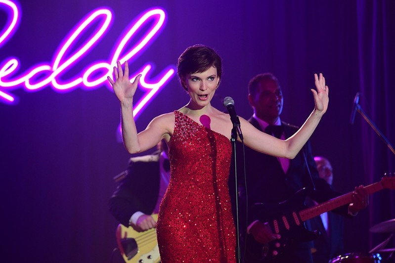 70년대 여성운동을 노래한 디바 헬렌 레디…영화 '아이엠우먼'