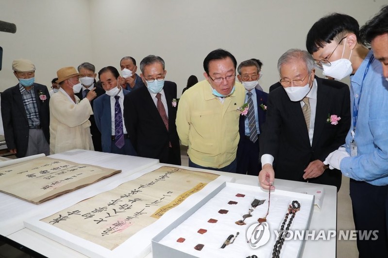 울산박물관, 올해 유물 기증자 14명에 감사패 증정